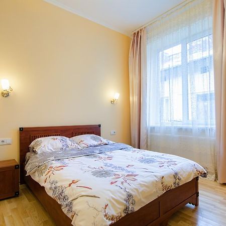 Apartment On Svobody ลวีฟ ภายนอก รูปภาพ