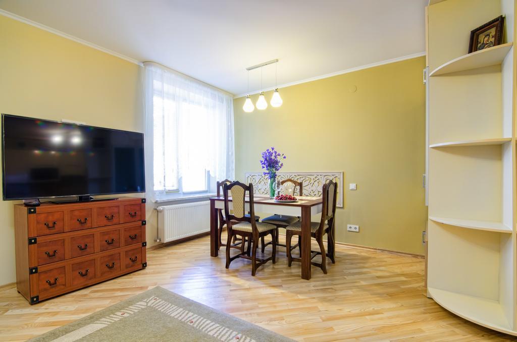 Apartment On Svobody ลวีฟ ภายนอก รูปภาพ