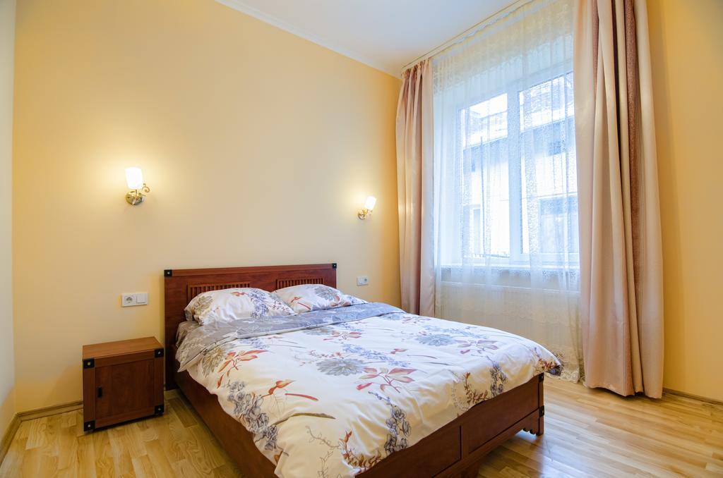 Apartment On Svobody ลวีฟ ภายนอก รูปภาพ